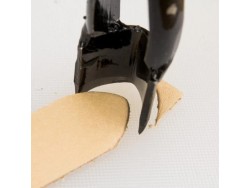 Poinçon professionnel pour sangles - Coupe triangulaire 38mm - IVAN - emporte pièce a frapper - pointe anglaise - Cuir en Stock