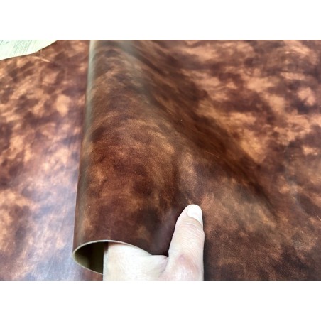 Demi-peau de cuir de veau BOX lisse - tannage ferme - nuancé effet tamponné - marron - Cuir en Stock