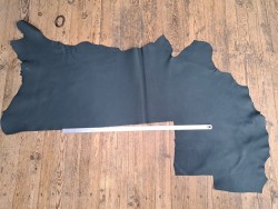 Morceau de cuir de taurillon - Vert forêt - Cuir en Stock