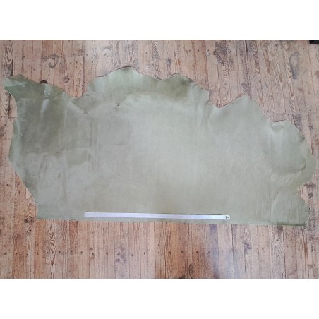 Demi-peau de vache en poil vert pastel - décoration - maroquinerie - accessoire - Cuir en stock