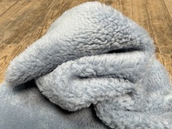 Peau de mouton lainée frisée bleu ciel – Dos velours – Qualité italienne – Série limitée - Cuir en Stock