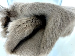 Peau de lapin en fourrure - poil havane - Cuir en Stock