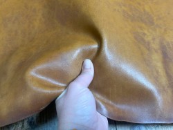Croûte de cuir de vache tannage végétal cirée – caramel - Cuir en Stock