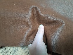 Peau de cuir de chèvre tannage végétal naturel - marron - cuir en stock