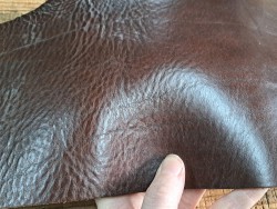 Morceau de collet tannage végétal grainé - Châtaigne - Cuir en Stock