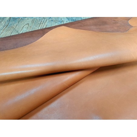 bande de vache lisse-brun-clair-tannage végétal-maroquinerie-accessoires-cuirenstock