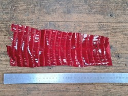 Cuir de crocodile véritable - rouge - maroquinerie bijoux - Cuir en stock