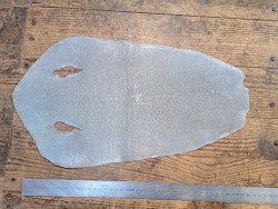 Peau de galuchat - perle centrale - cuir exotique - holographique argenté - Cuir en stock