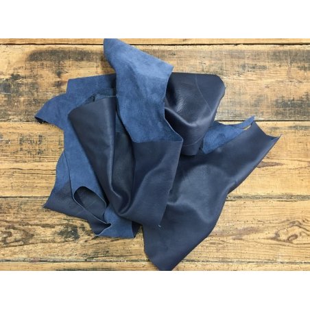 chute morceaux de cuir de veau bleu nuit cuir en stock