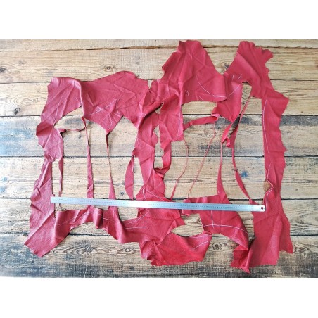 Chutes de morceaux de cuir de cerf - rouge - bijoux - accessoires - maroquinerie - cuir en Stock