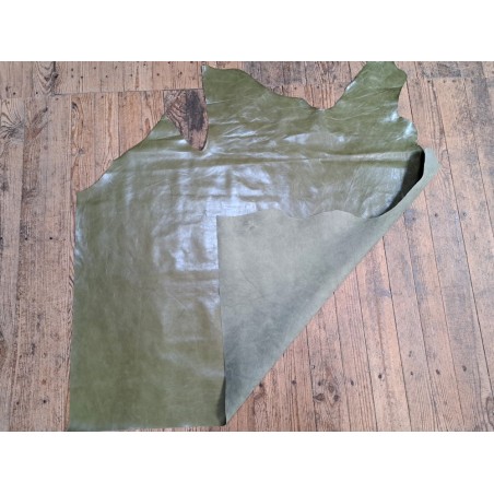 Morceau de cuir de vachette pullup ciré - vert olive - maroquinerie - Cuir en Stock