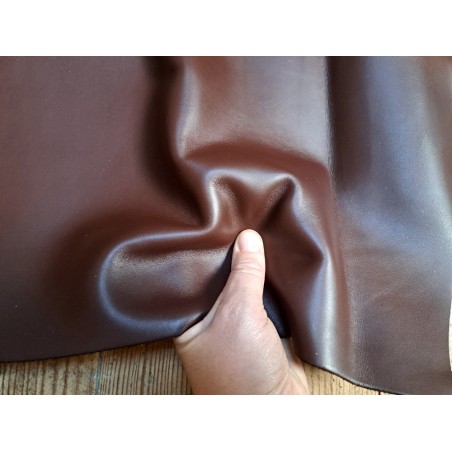 peau de cuir de veau lisse - terre d'ombre - Cuir en stock