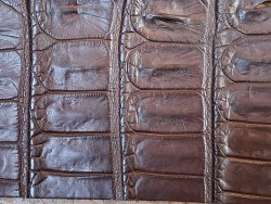Peau de cuir de crocodile marron mat - Cuir en Stock