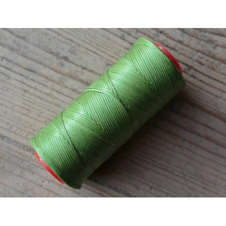 Bobine de fil polyester tressé et ciré vert clair couture main du cuir Cuirenstock