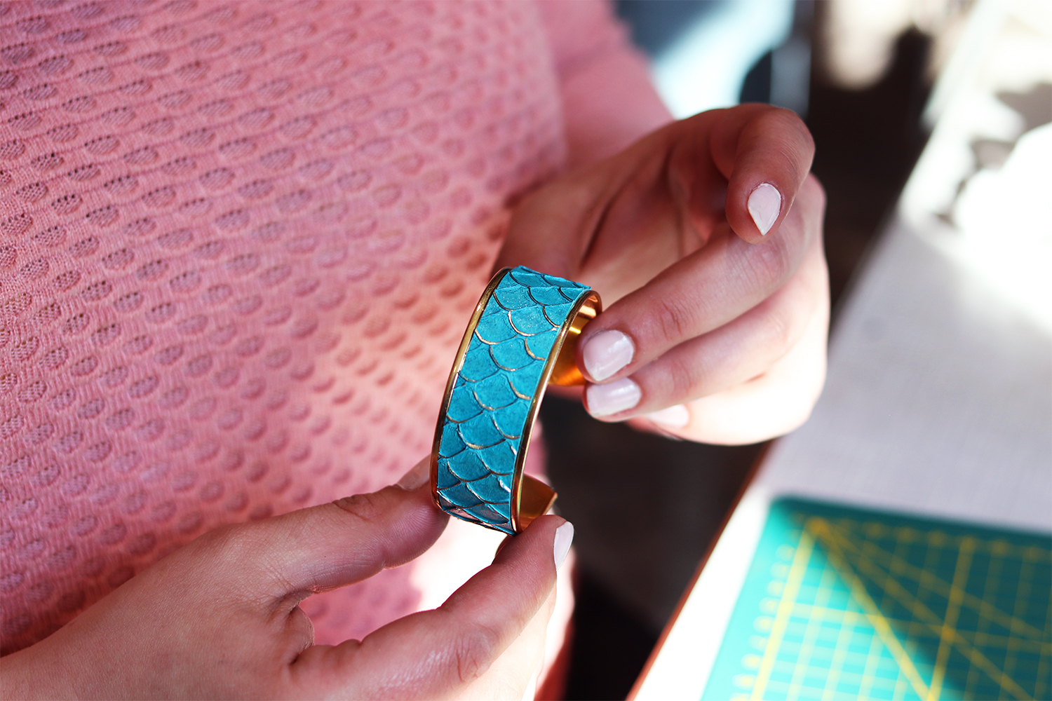 bijoux en cuir manchette bracelet cuir en stock