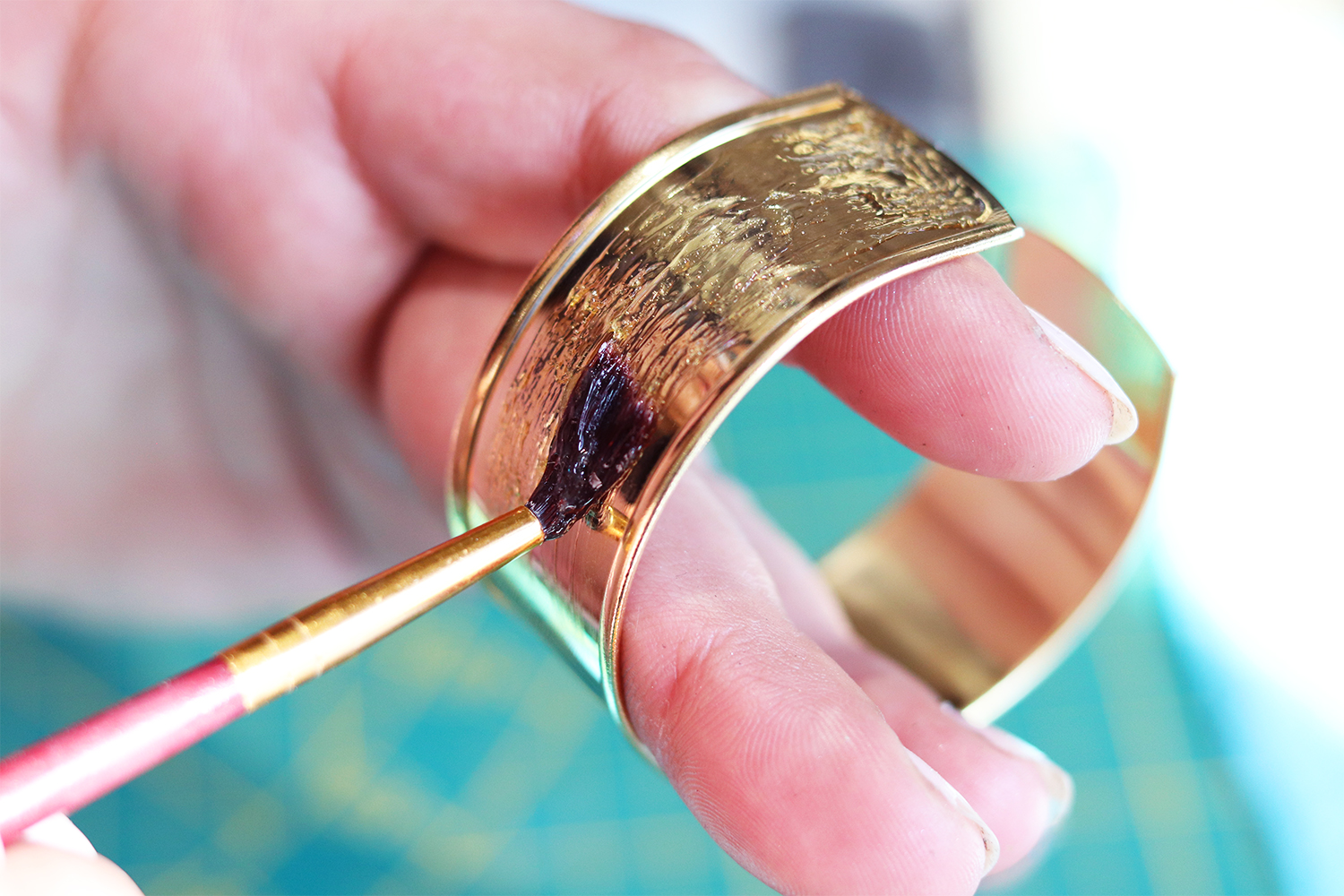 colle bijoux en cuir