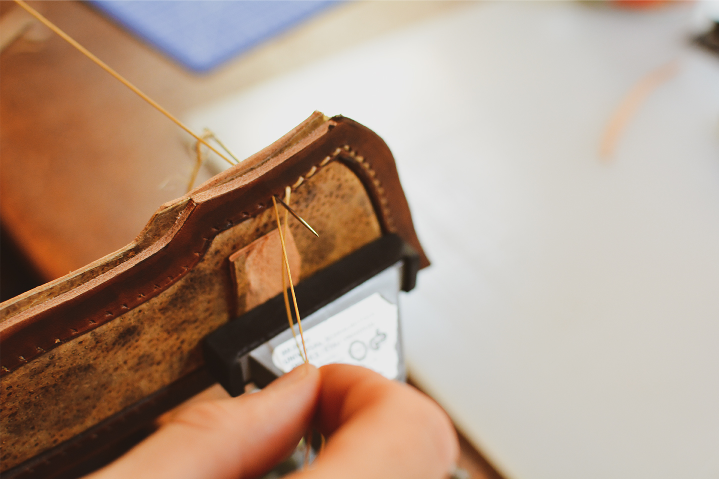 Couture point Sellier - Tuto étui à couteau en cuir - Cuir en Stock