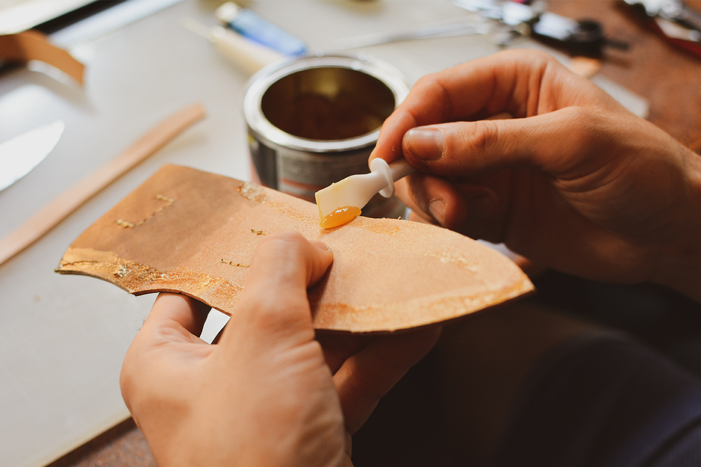 Comment faire un étui de couteau - Cuir en Stock