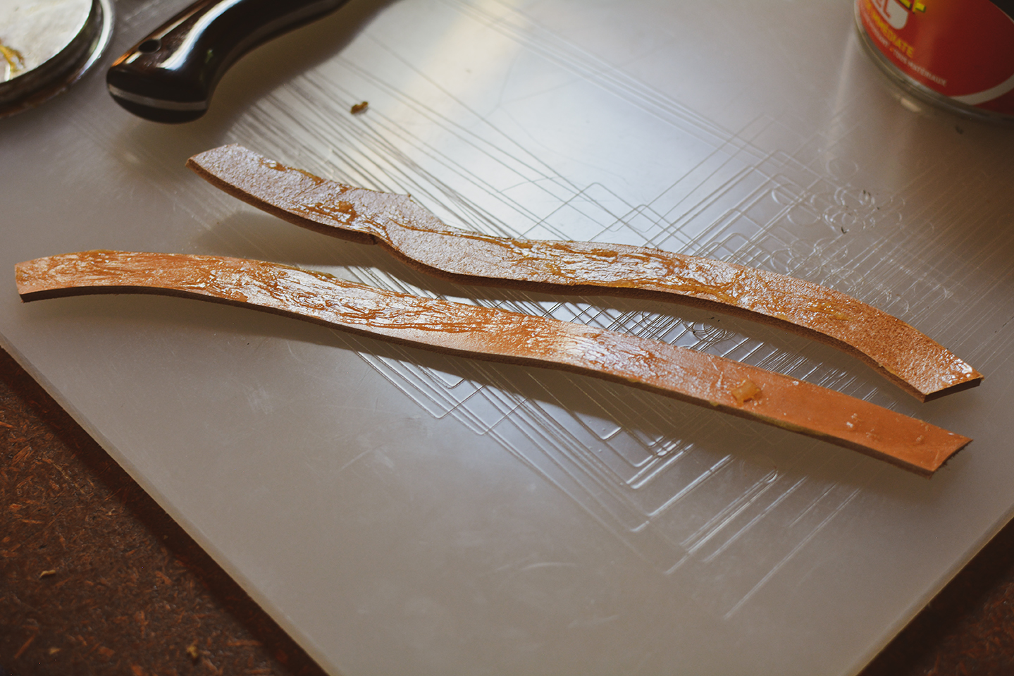 Pièce martyre fabrication étui de couteau en cuir - Tutoriel Cuir en Stock