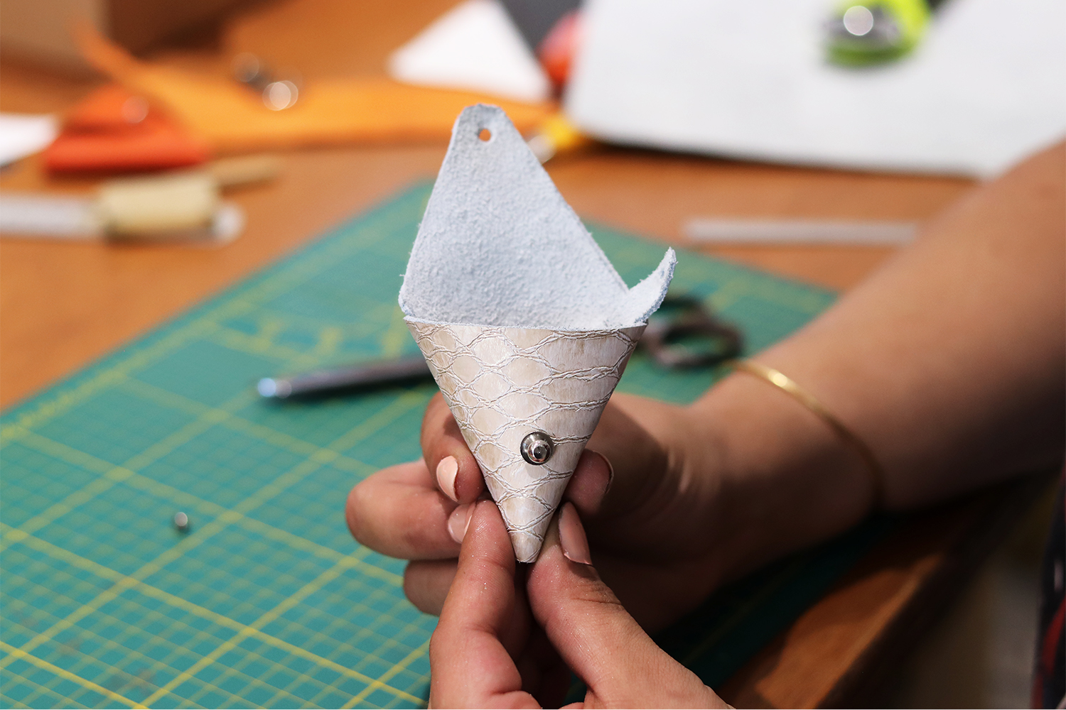 tutoriel porte-monnaie en cuir sans bouton pression et sans couture cuirenstock