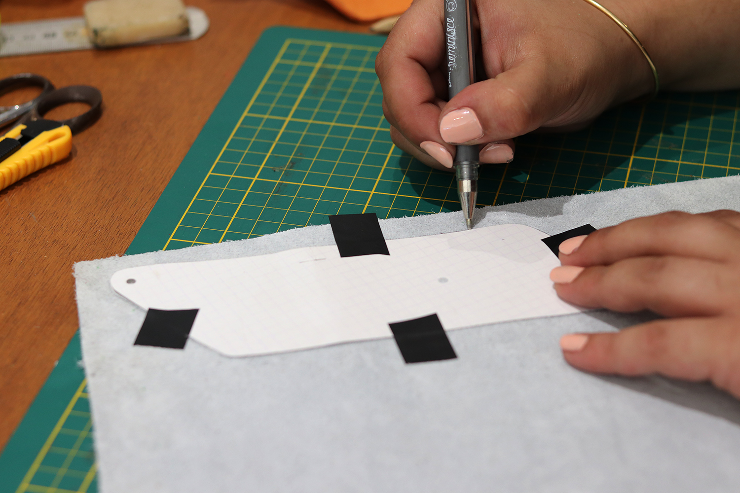 tutoriel travail du cuir fabriquer un porte-monnaie avec cuirenstock