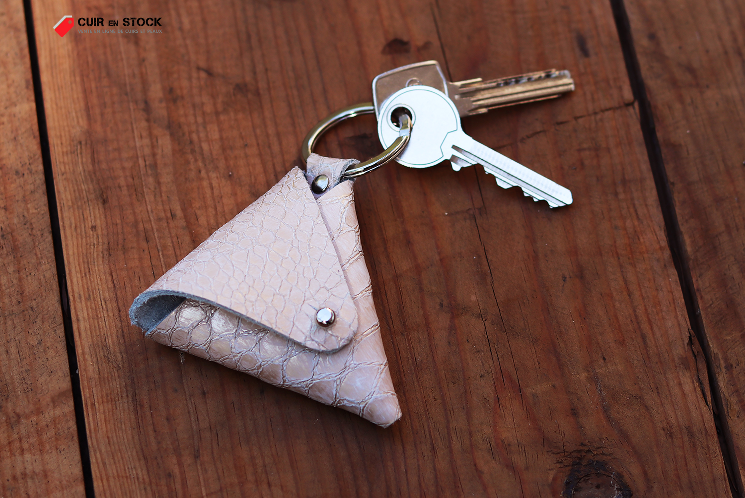 porte-clés en cuir forme triangle cuirenstock