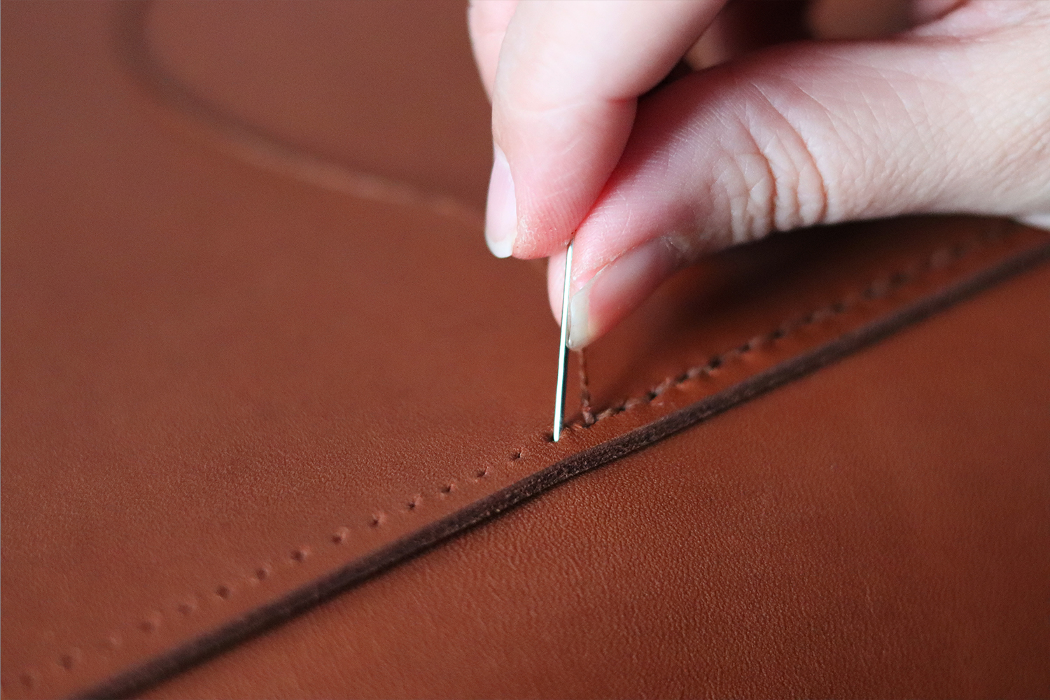 coudre le cuir à la main sans machine à coudre tuto diy Cuir en Stock