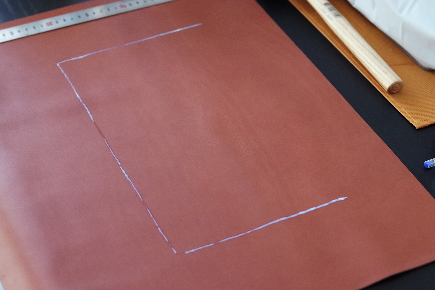 colle pour cuir cuirenstock tutoriel DIY